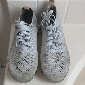 Nike Women's Light Gray Knit Sneakers